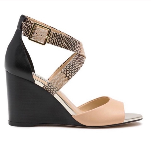 Karl Lagerfeld Paris
Radka Wedge Heel
Sandals - Picture 1 of 8